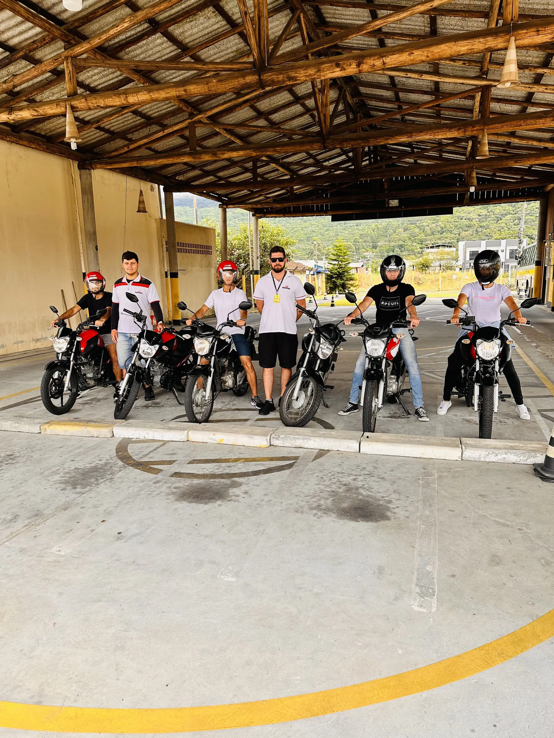 639072_226042cf8472488bb7eec9ec07097157_mv2